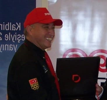 Mustafa Akın